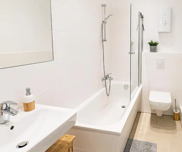 7-raum-wohnung Uberm Park, 800m Zu Zentrum & Hbf *